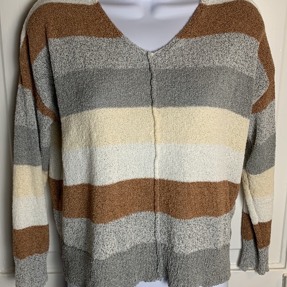 Sweater Land Size S/M - Picture 2 of 3